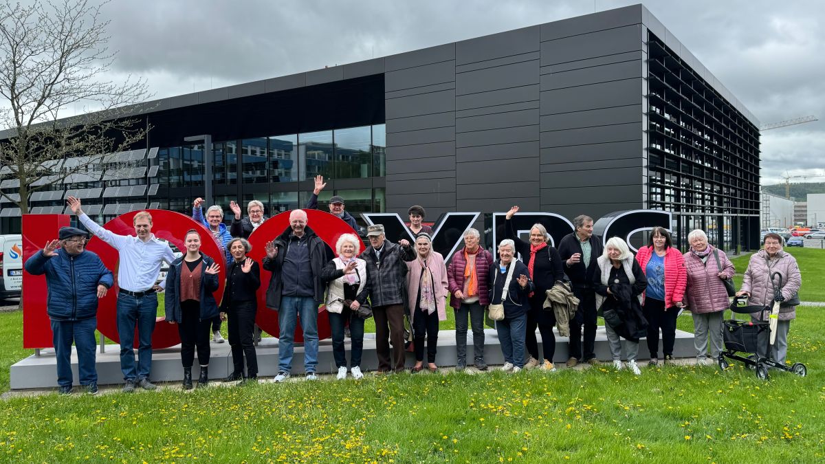 Seniorentreff der drehscheibe besucht Stiebel Eltrons Energy Campus