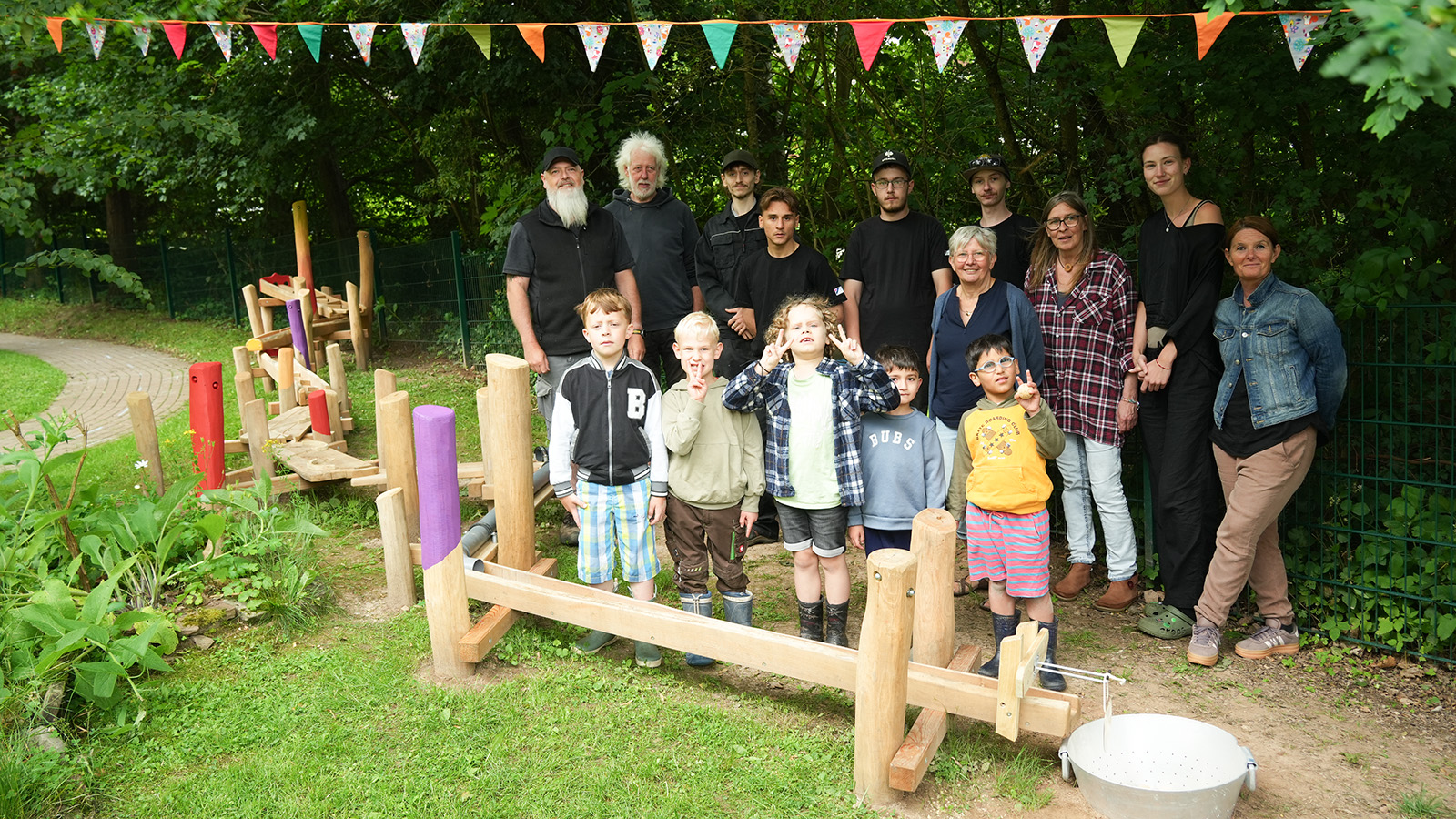 Neue Murmelbahn bei „Kobel & Co.“: Produktionsschule Weser-Solling macht Kinderwunsch wahr