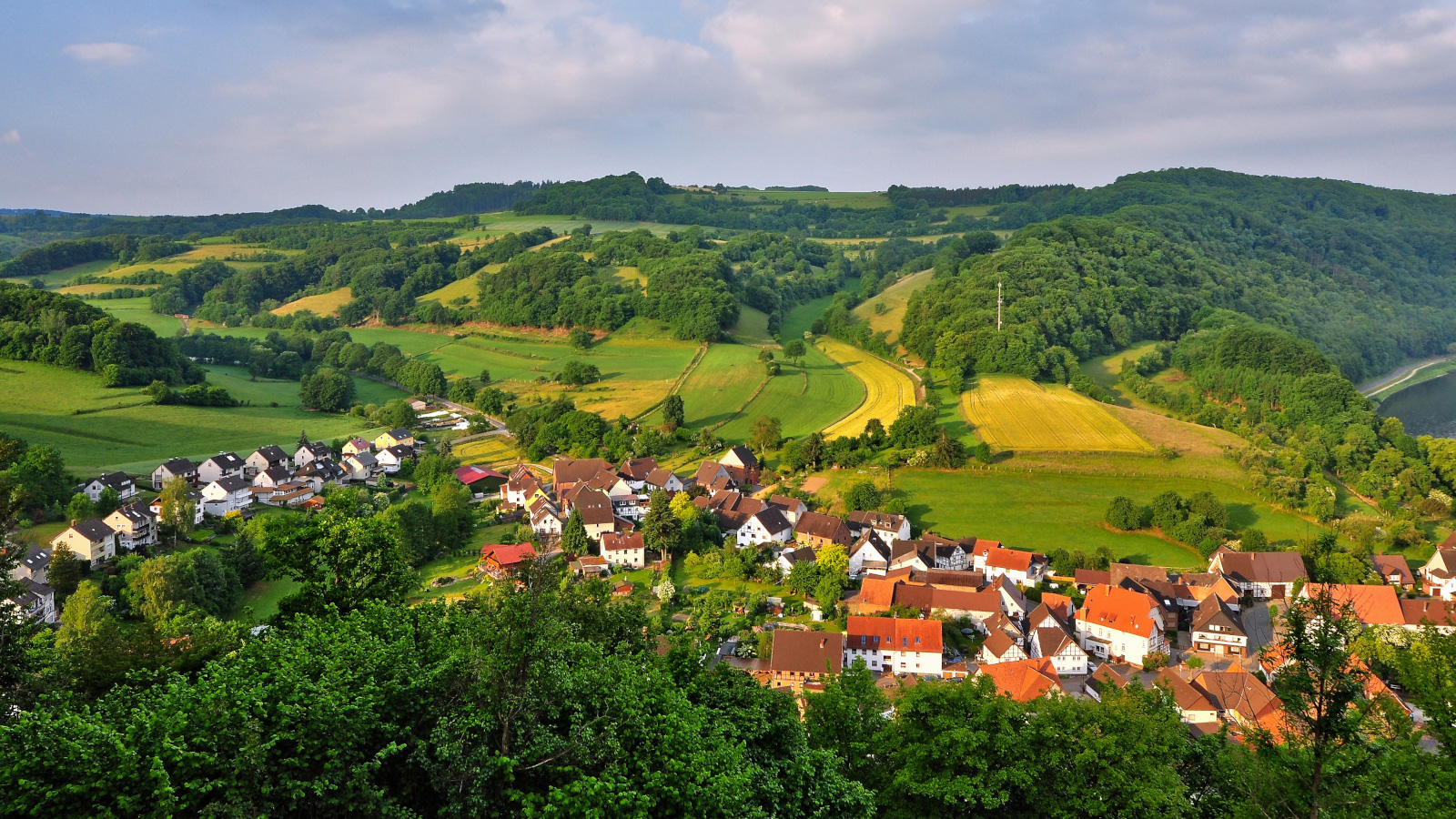 Braunschweigische Landessparkasse präsentiert Fotoausstellung zu Kulturlandschaften im Landkreis Holzminden