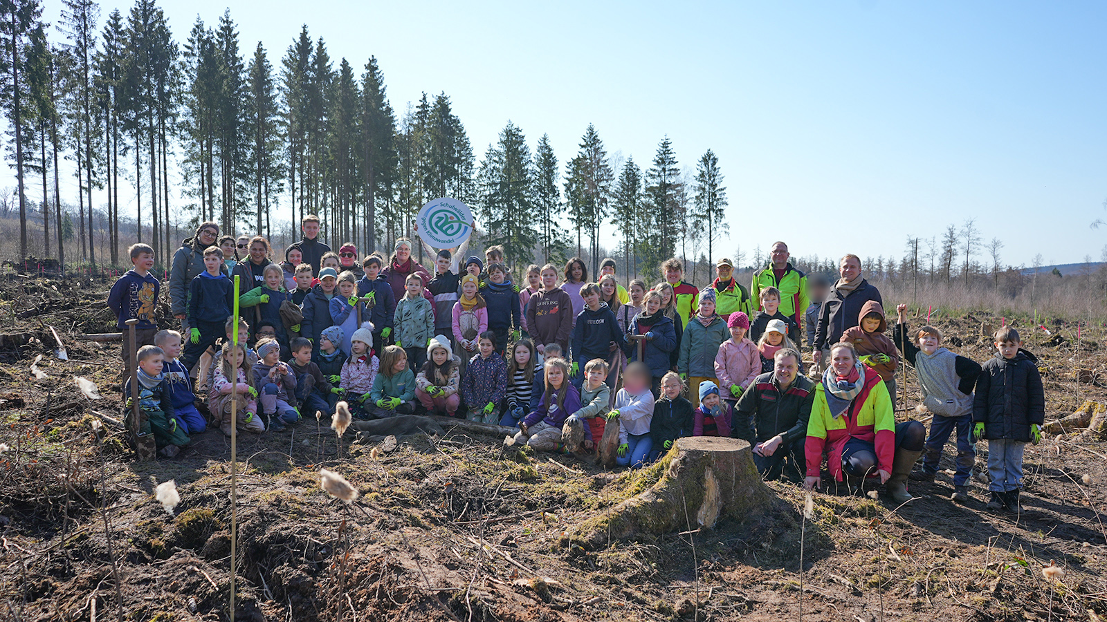 Start für neuen Schulwald in Neuhaus: 10.000 Bäume für Klimaschutz und Umweltbildung