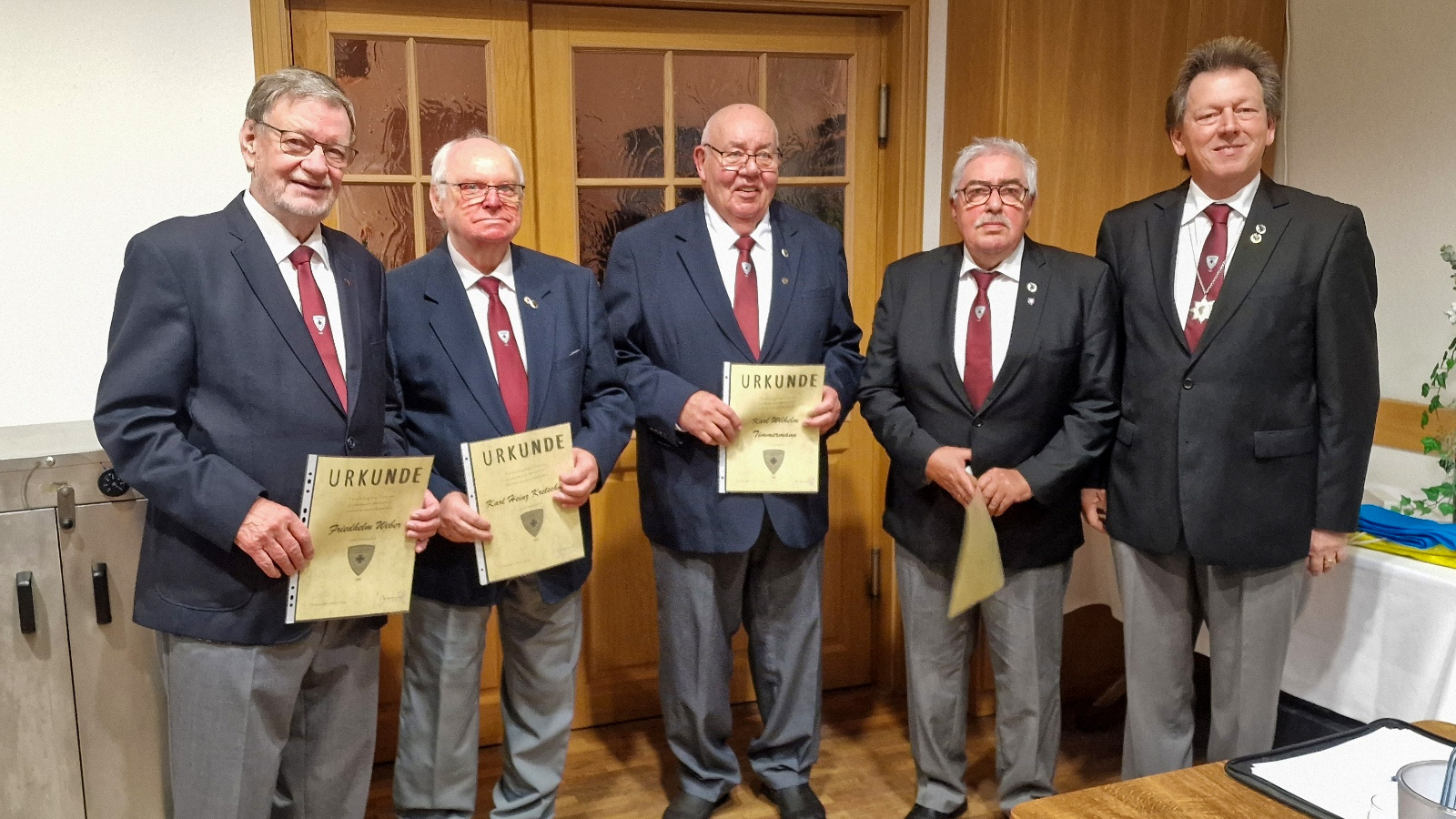 Landwehrverein Altendorf ehrt langjährige Mitglieder und ernennt sechs neue Ehrenmitglieder