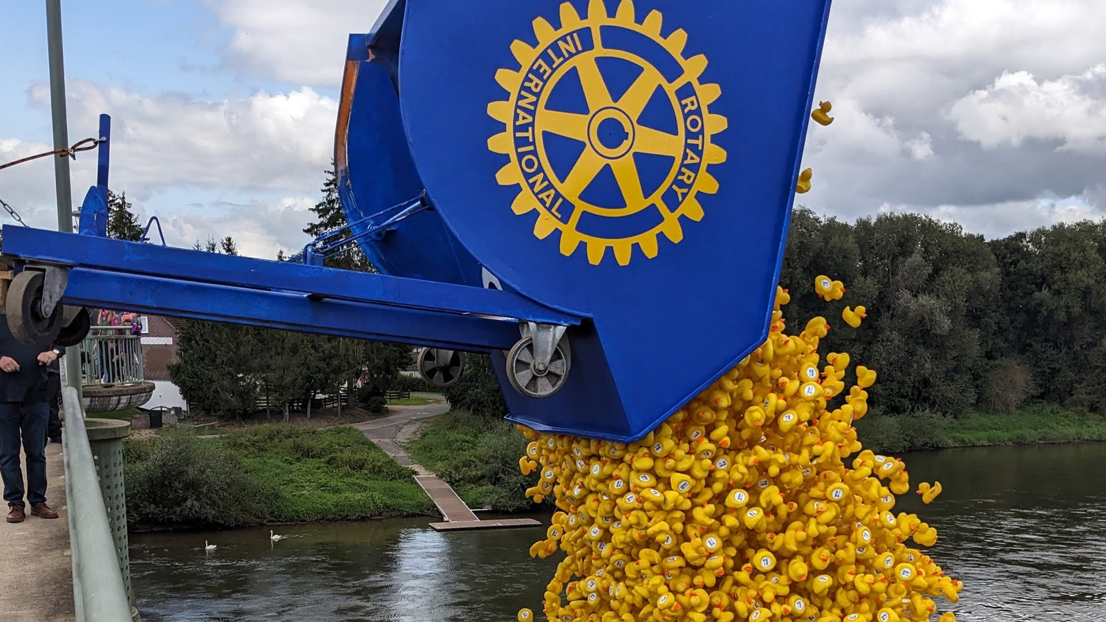 Startschuss für Jubiläums-Entenrennen: Tickets jetzt erhältlich